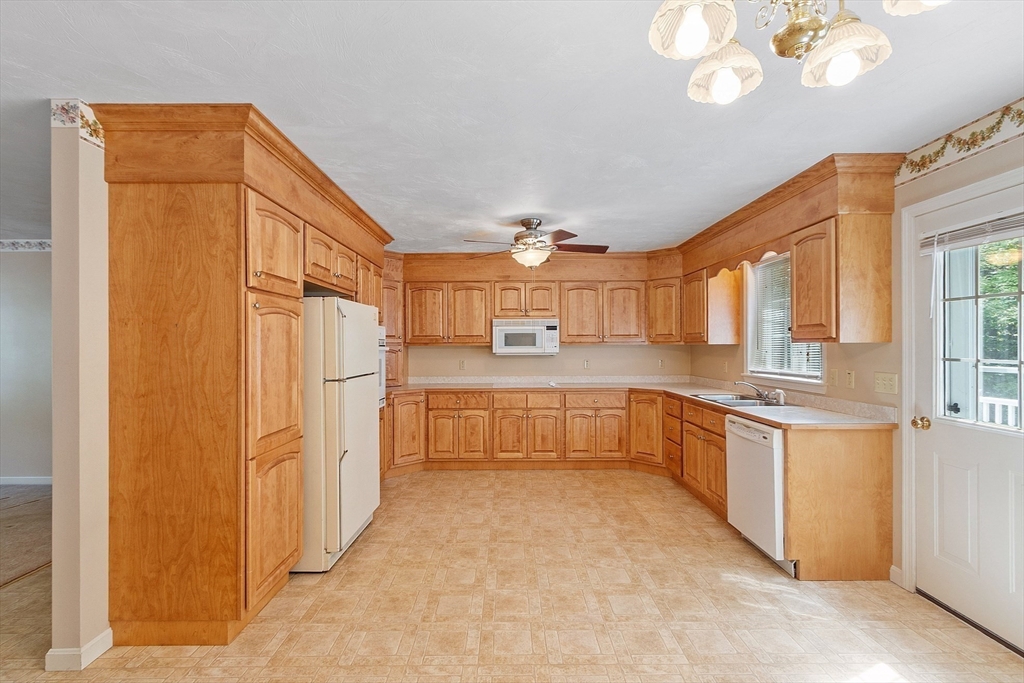 43 Warwick Road Gardner, MA 01440 - Photo 1 of 30 Gallery Image 1
