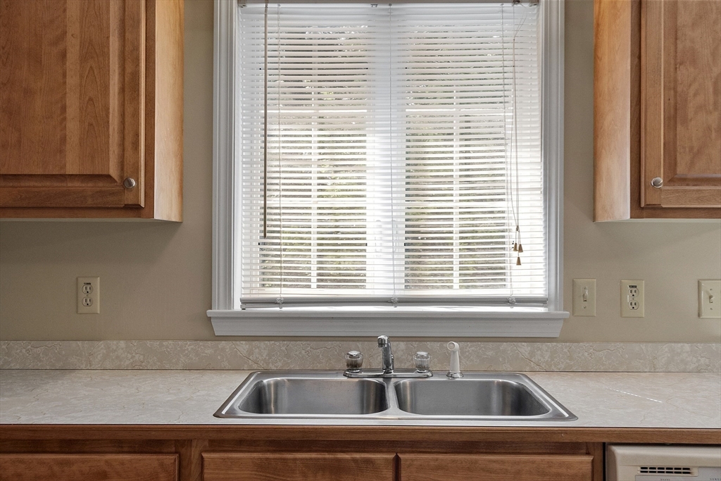 43 Warwick Road Gardner, MA 01440 - Photo 10 of 30 Gallery Image 10