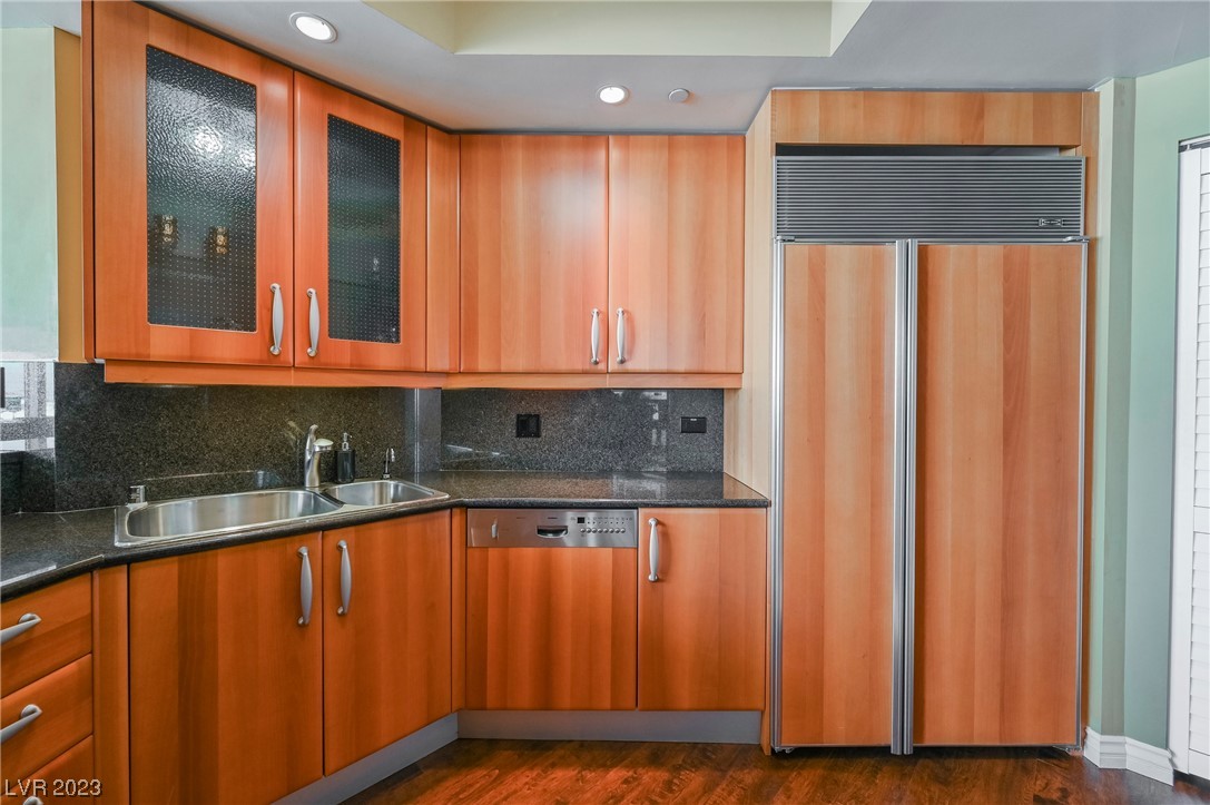 2877 Paradise Road, Unit 905 Las Vegas, NV 89109 - Photo 17 of 39