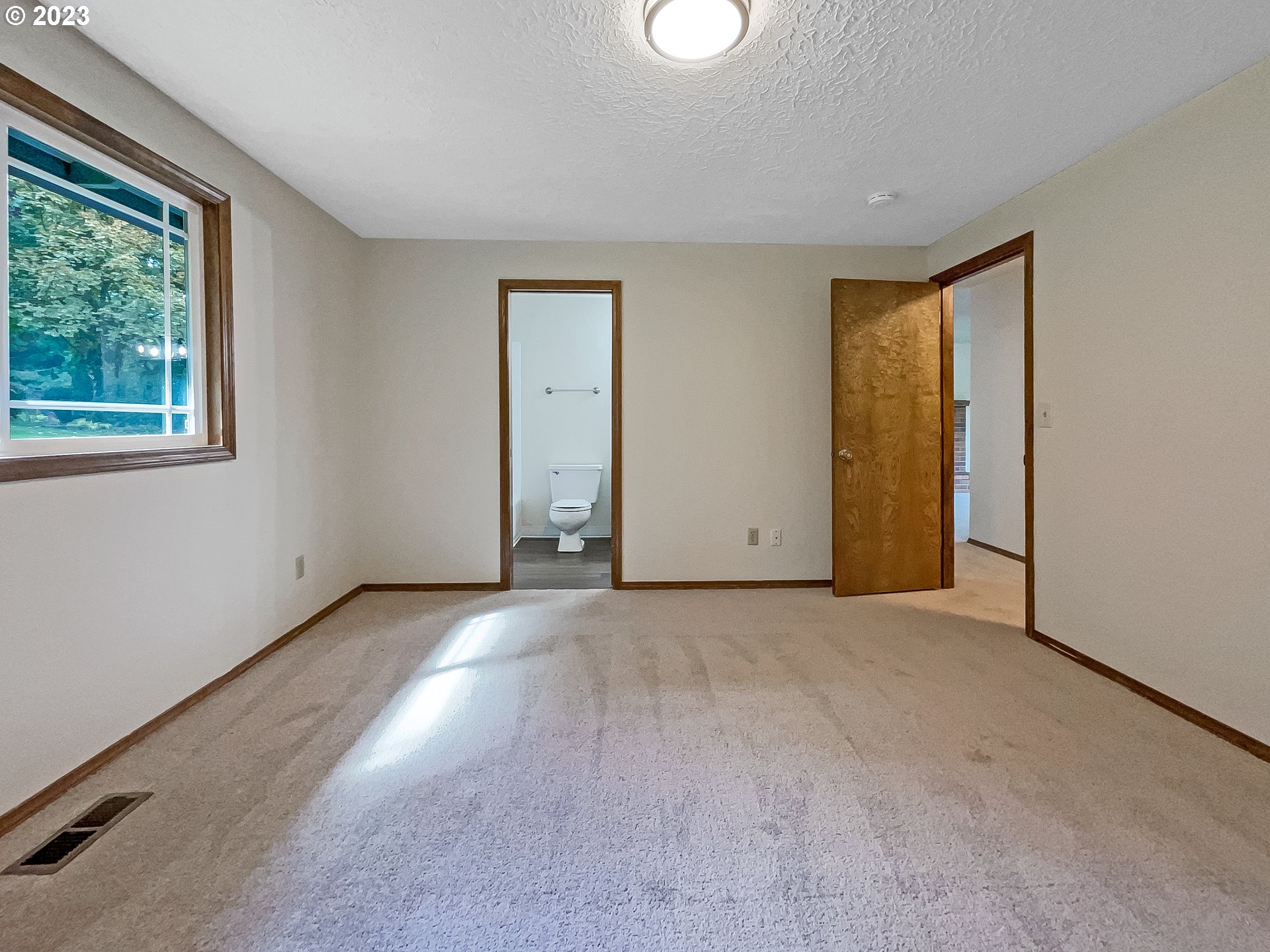 2120 Southwest 30th Drive Gresham, OR 97080 - Photo 7 of 17 an empty room with windows