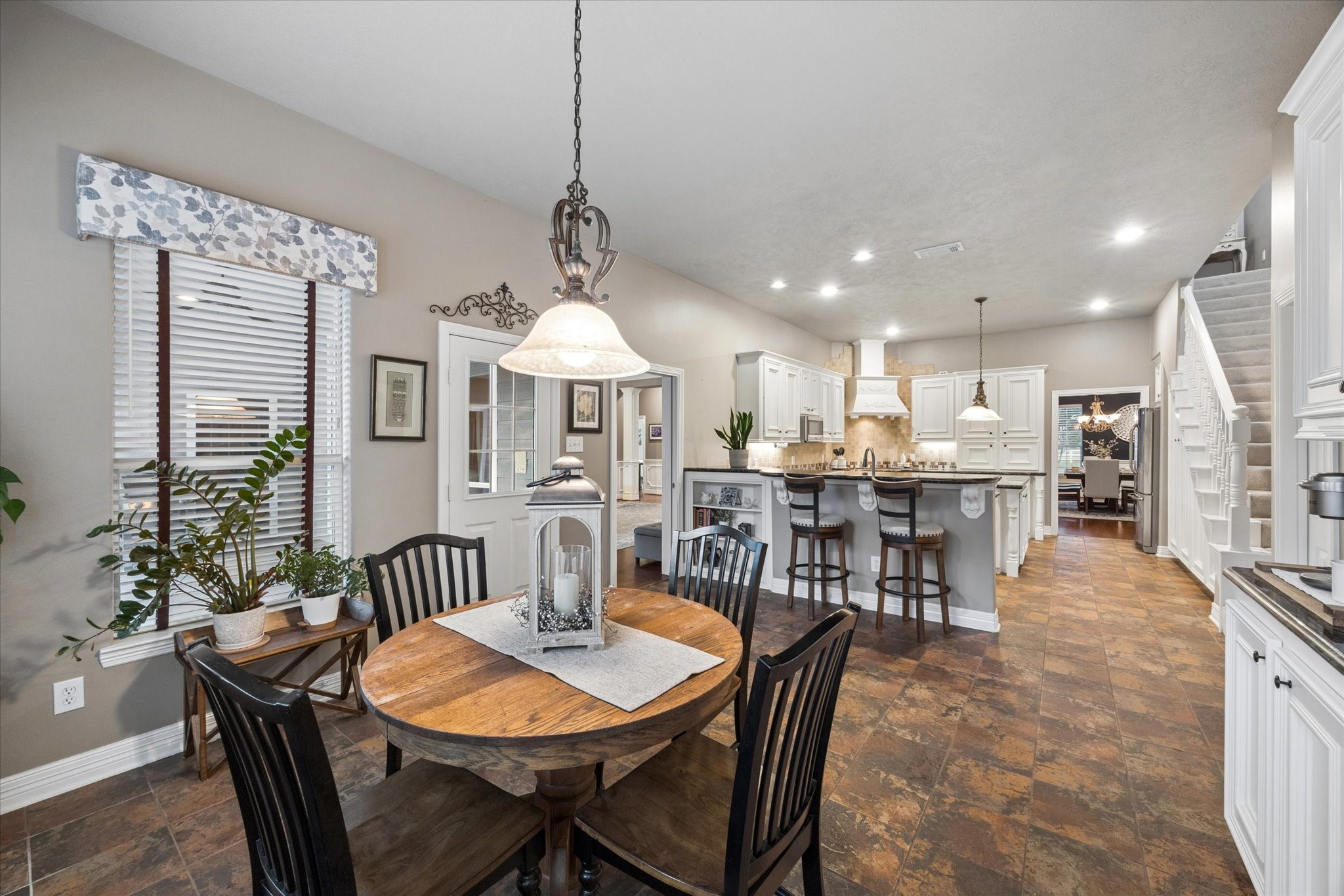 16519 Deerhaven Run Rosharon, TX 77583 - Photo 9 of 47 a view of a dining room with furniture