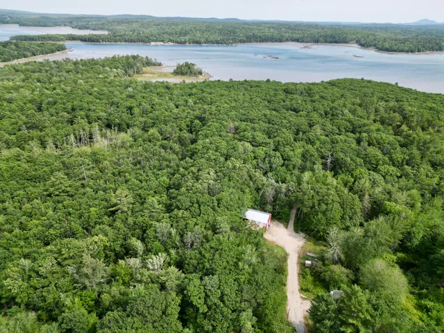 $374,900 | 6 Paddy Lane, Franklin, ME 04634