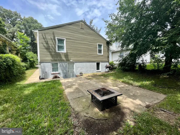 $3,200 | 3709 Parkwood Street, Brentwood, MD 20722