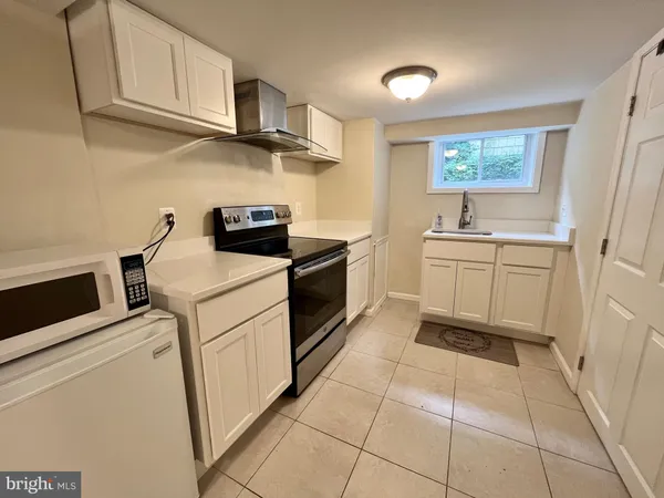 $3,200 | 3709 Parkwood Street, Brentwood, MD 20722