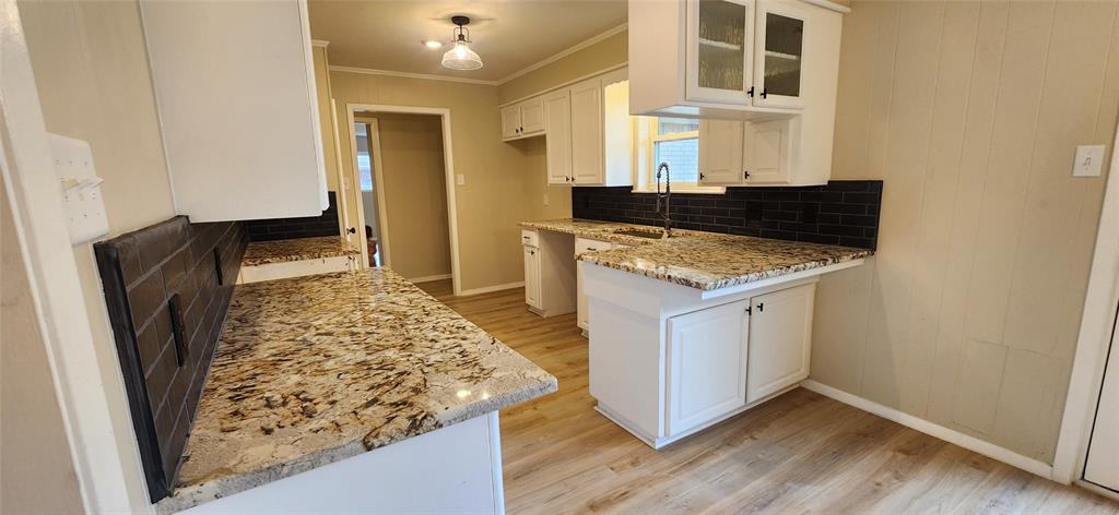 2821 Windy Drive Commerce, TX 75428 - Photo 16 of 25 a kitchen with a stove and refrigerator