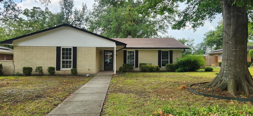 2821 Windy Drive Commerce, TX 75428 - Photo 2 of 25 a front view of a house with a yard