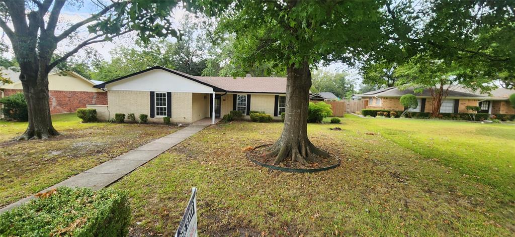 2821 Windy Drive Commerce, TX 75428 - Photo 5 of 25 front view of a house with a yard