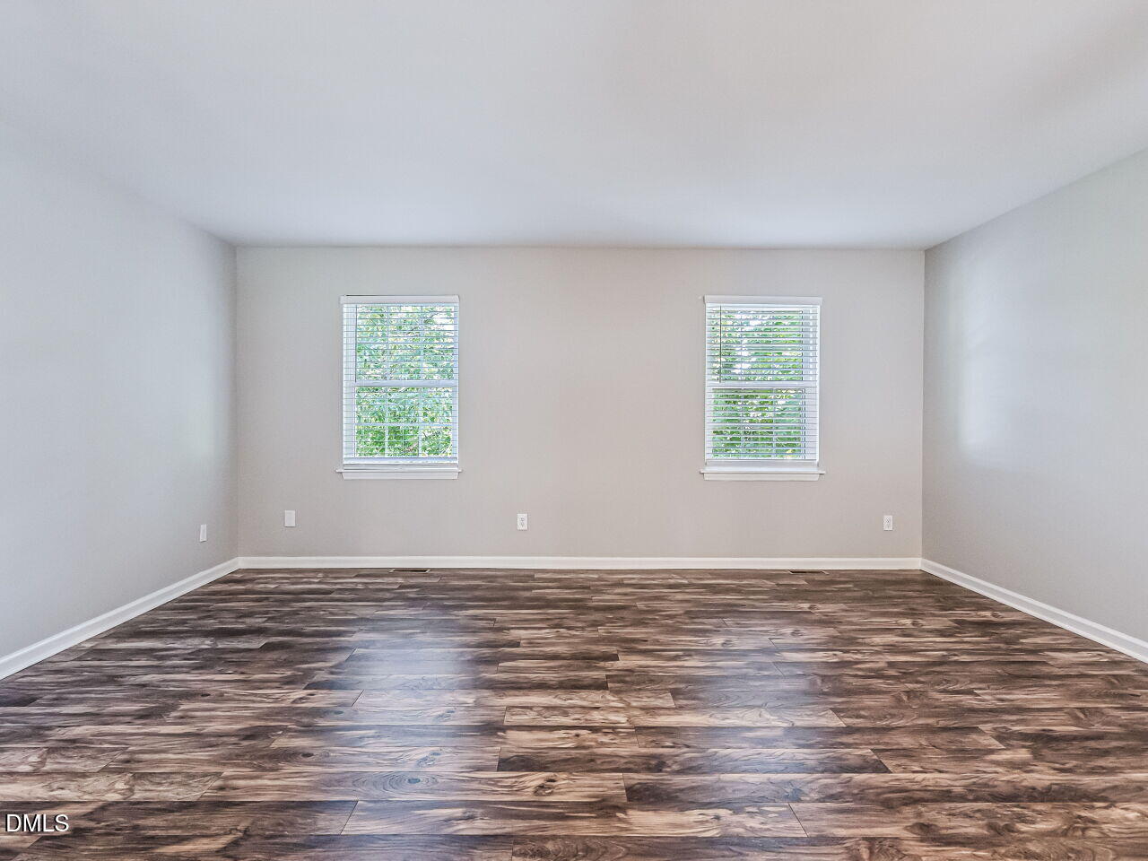 624 Oleander Road Raleigh, NC 27603 - Photo 9 of 27 006-1280x960-living-room
