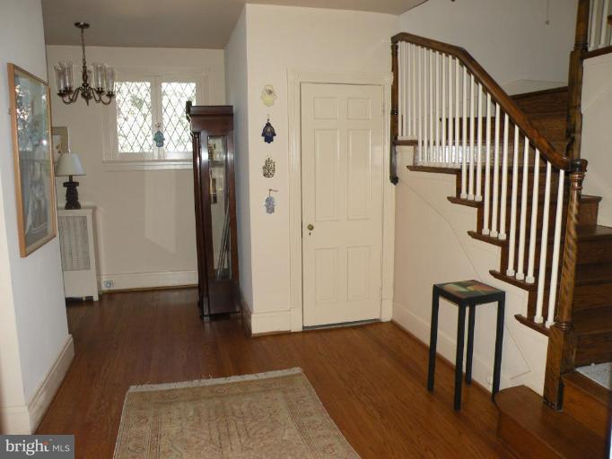 200 Upnor Road Baltimore, MD 21212 - Photo 3 of 17 Entrance / Foyer