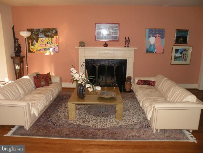 200 Upnor Road Baltimore, MD 21212 - Photo 5 of 17 Living Room