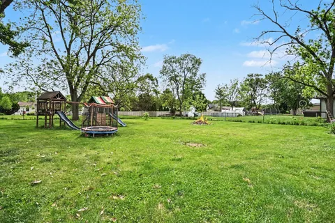 $499,995 | 8901 Elm Avenue, Burr Ridge, IL 60527