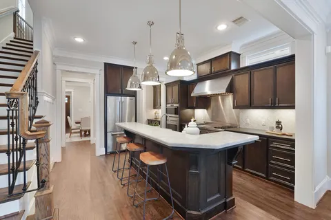 $1,070,000 | 537 West 22nd Street, Houston, TX 77008