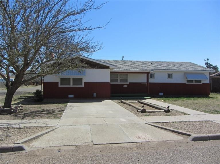 1412 Ave L Ralls, TX 79357 - Photo 1 of 10 a front view of a house with a yard
