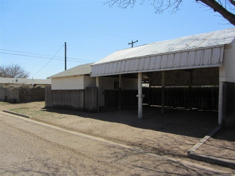 1412 Ave L Ralls, TX 79357 - Photo 3 of 10 a front view of a house with a garage