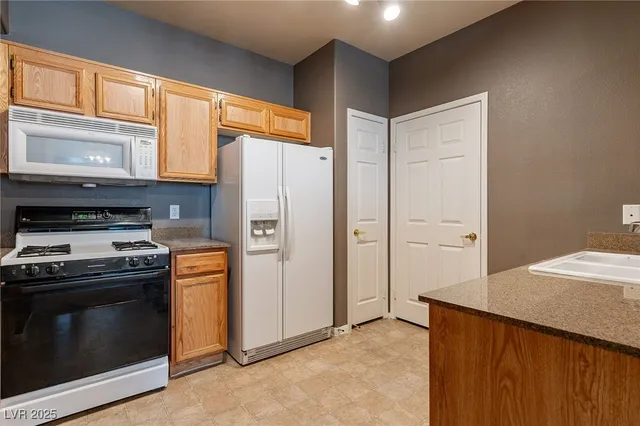 $1,325 | 10001 Peace Way, Unit 2230, Las Vegas, NV 89147