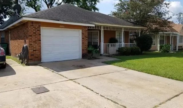 $180,000 | 2001 Van Arpel Drive, Laplace, LA 70068