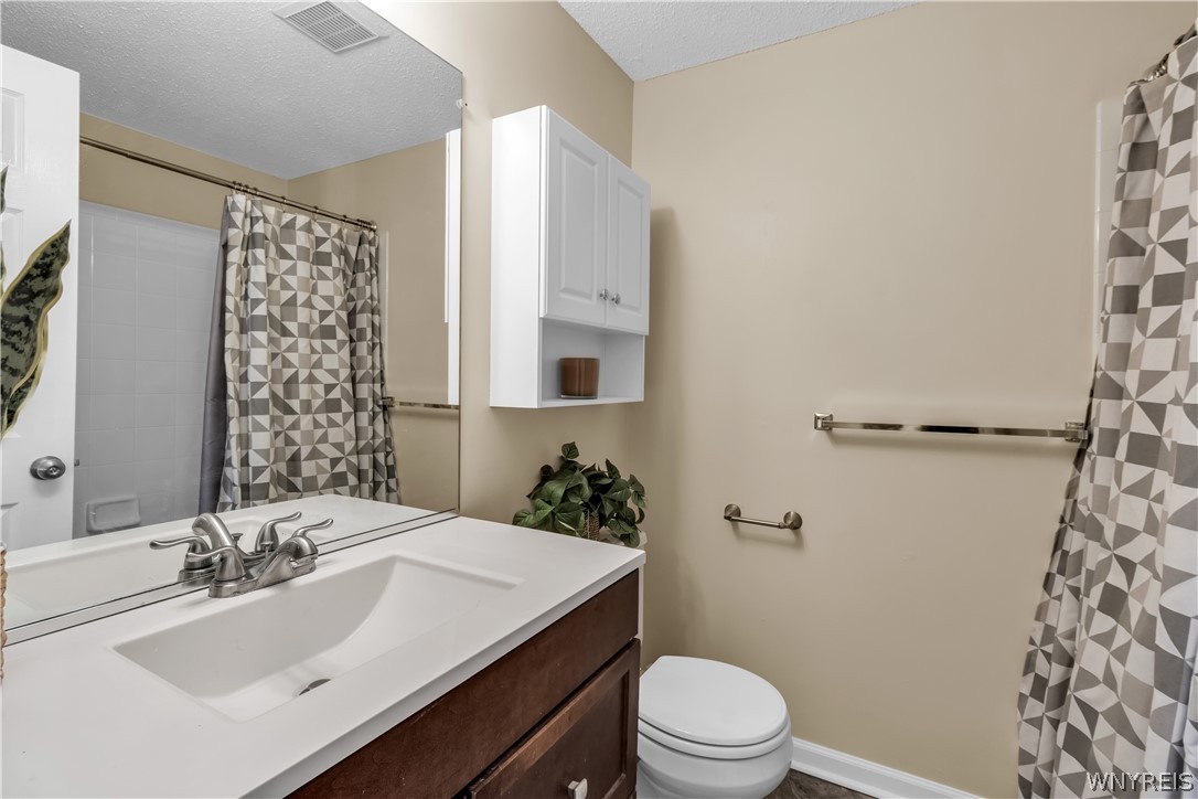 4611 Chestnut Ridge Road, Unit C Amherst, NY 14228 - Photo 16 of 31 Full Bathroom