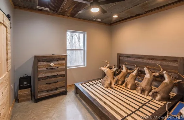 $1,099,900 | 21657 Sawmill Road, Versailles, MO 65084