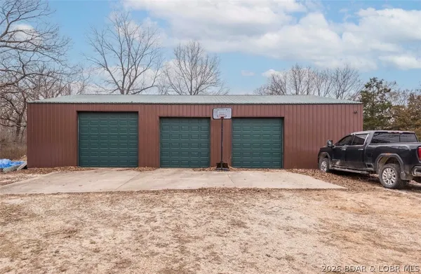 $1,099,900 | 21657 Sawmill Road, Versailles, MO 65084