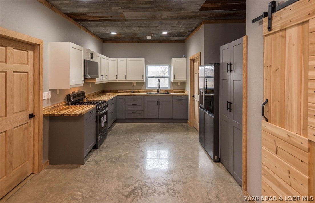 21657 Sawmill Road Versailles, MO 65084 - Photo 10 of 69