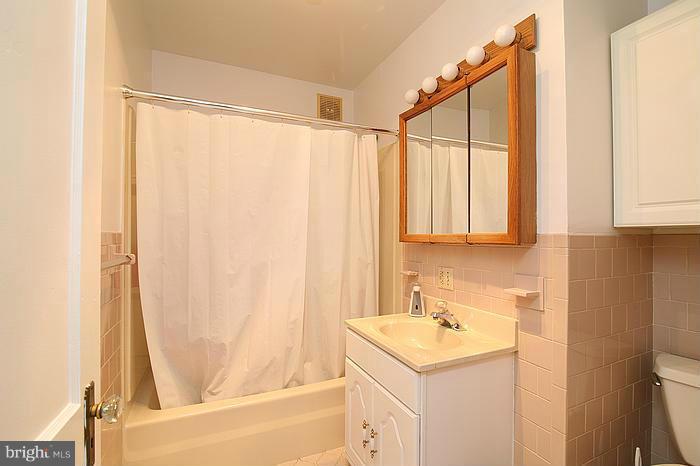 560 Jasontown Road Westminster, MD 21158 - Photo 11 of 29 Bath