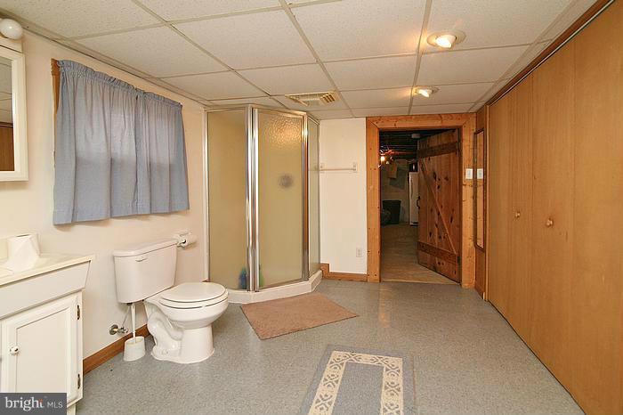 560 Jasontown Road Westminster, MD 21158 - Photo 16 of 29 Bath