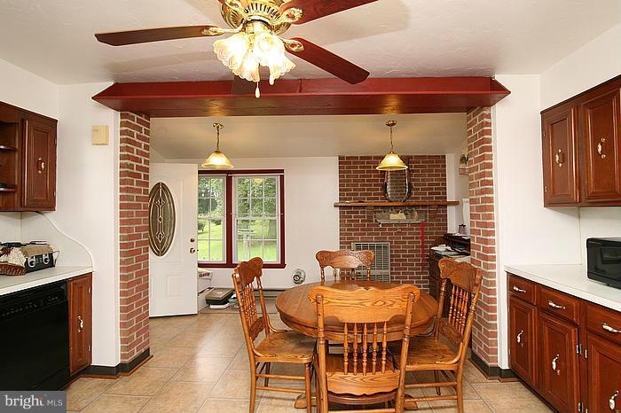 560 Jasontown Road Westminster, MD 21158 - Photo 5 of 29 Kitchen