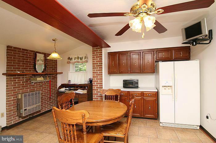 560 Jasontown Road Westminster, MD 21158 - Photo 6 of 29 Kitchen