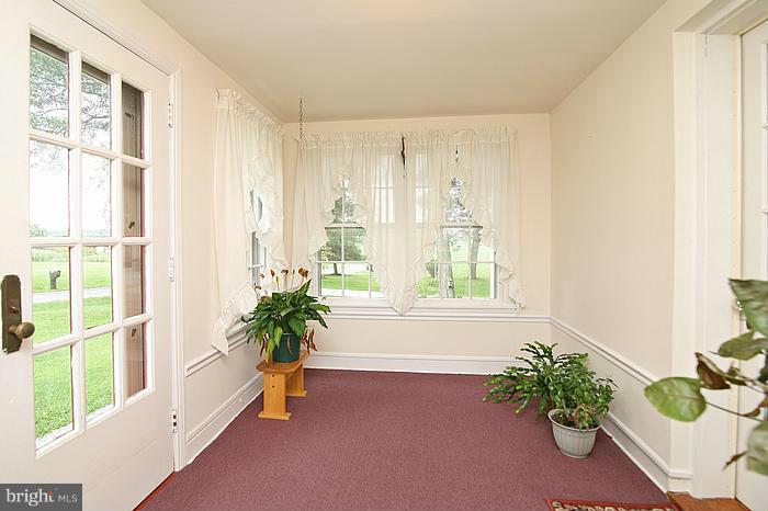 560 Jasontown Road Westminster, MD 21158 - Photo 9 of 29 Interior (General)