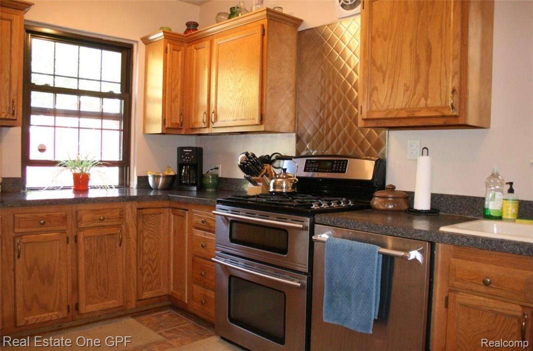 4810 Audubon Road Detroit, MI 48224 - Photo 15 of 36 15 IMG_4352.JPG