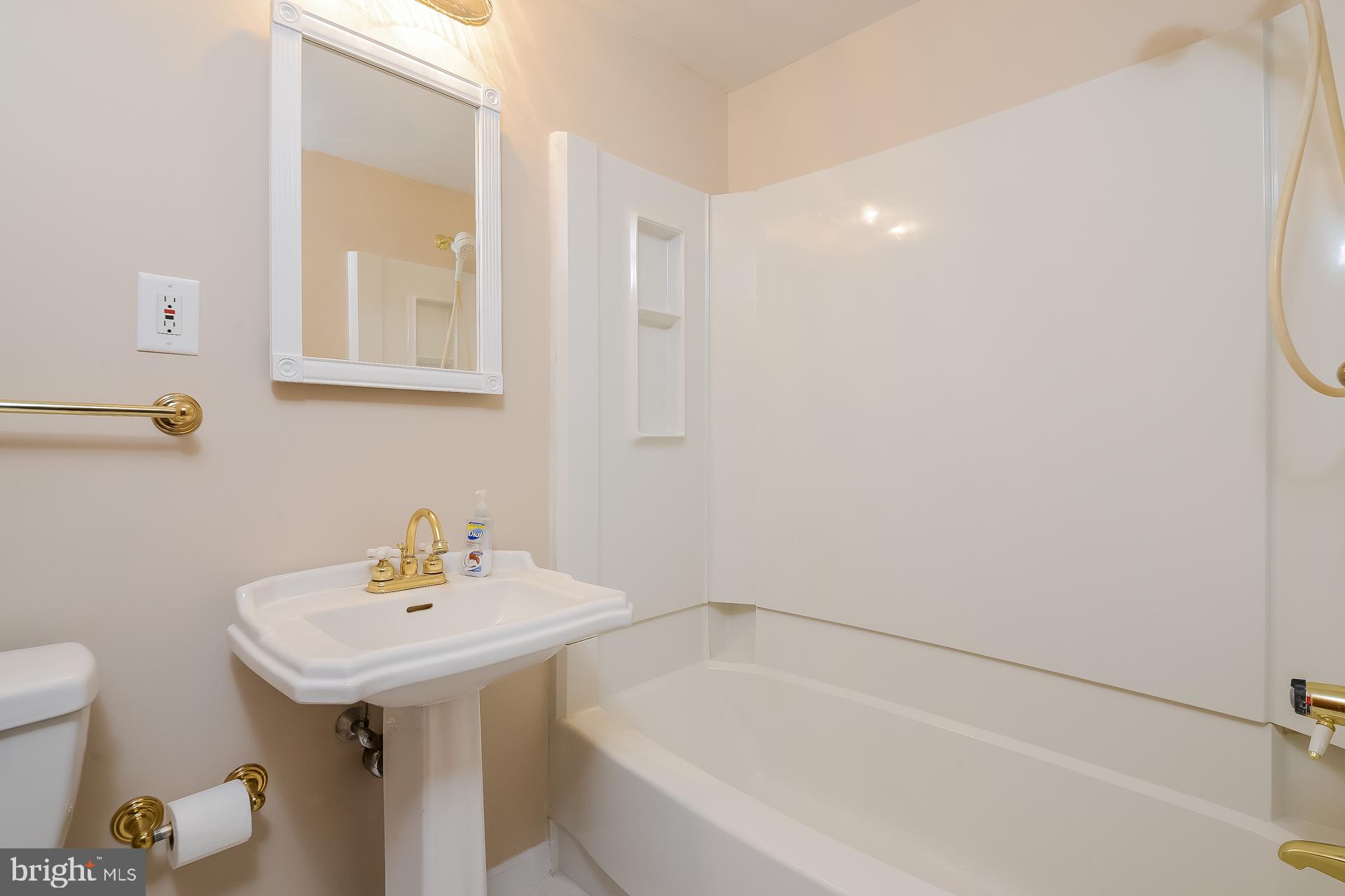 824 Roger Road Warminster, PA 18974 - Photo 18 of 26 Gallery Image 18