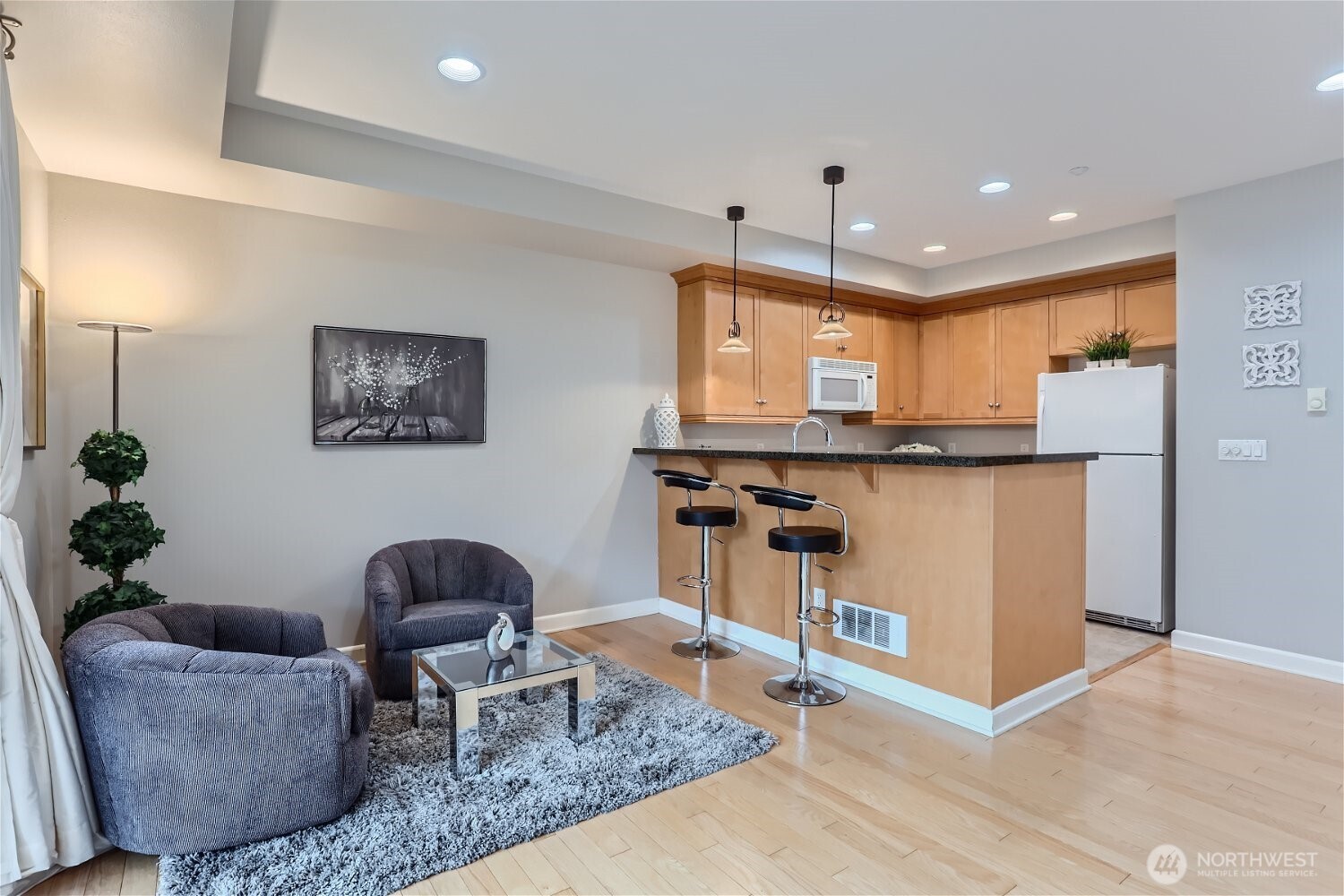 10047 Main Street, Unit 206 Bellevue, WA 98004 - Photo 11 of 12