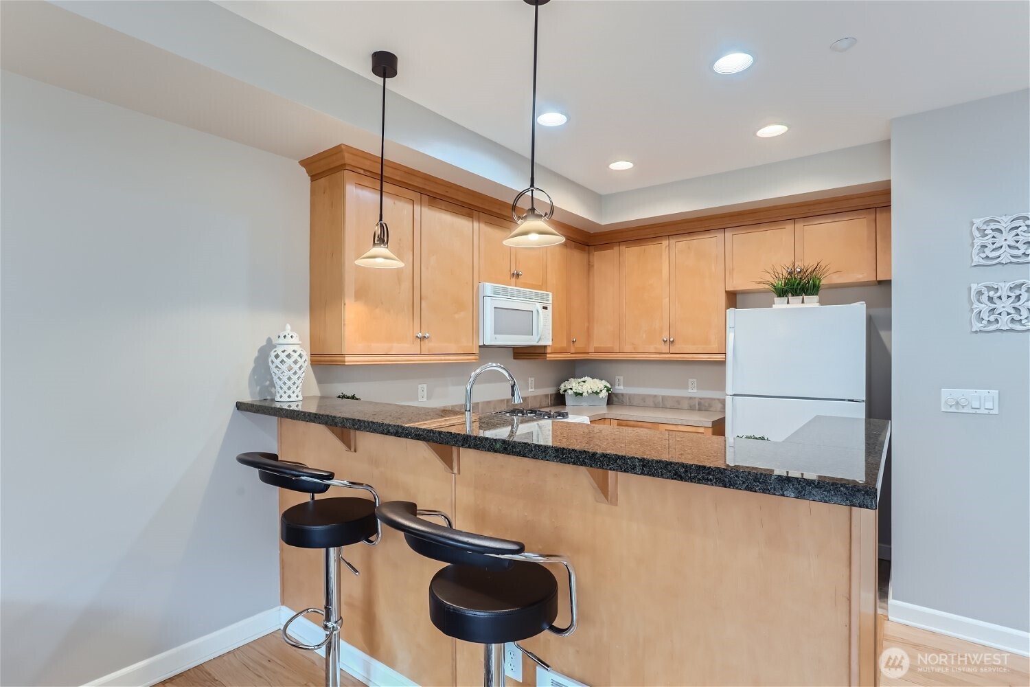 10047 Main Street, Unit 206 Bellevue, WA 98004 - Photo 6 of 12