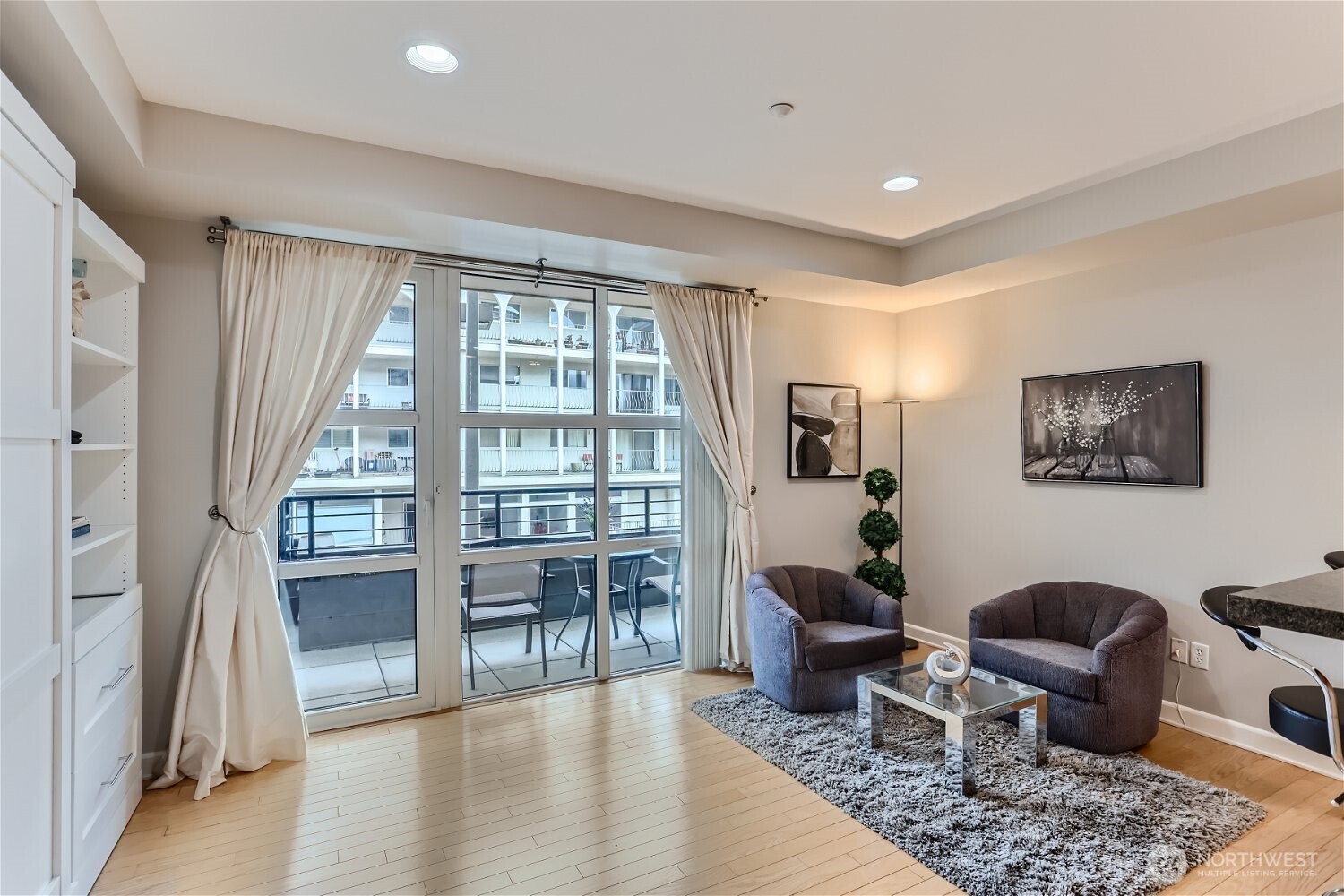 10047 Main Street, Unit 206 Bellevue, WA 98004 - Photo 7 of 12