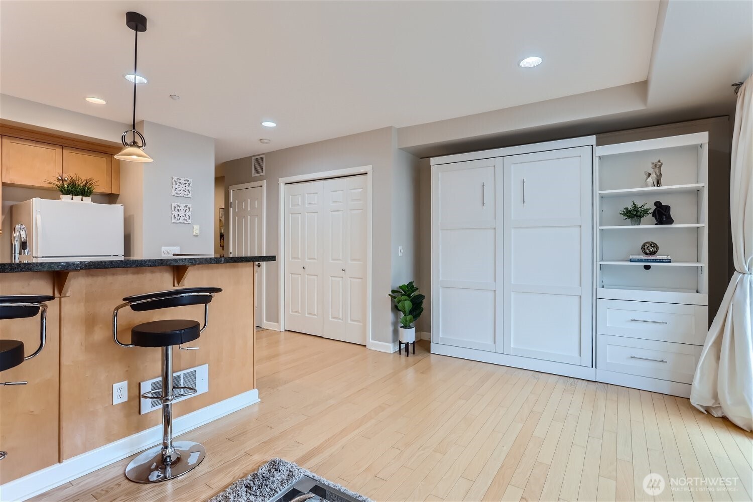 10047 Main Street, Unit 206 Bellevue, WA 98004 - Photo 10 of 12