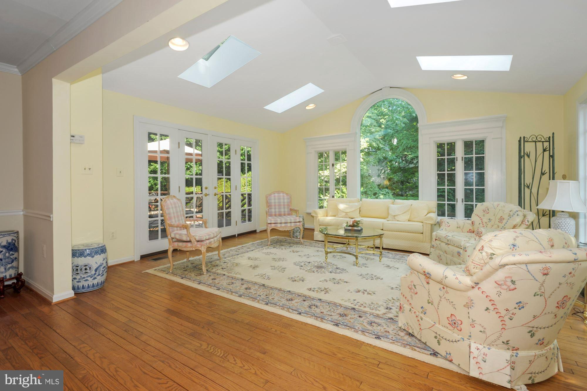 2741 Hill Road Vienna, VA 22181 - Photo 28 of 63 Great Room w/ door to rear deck