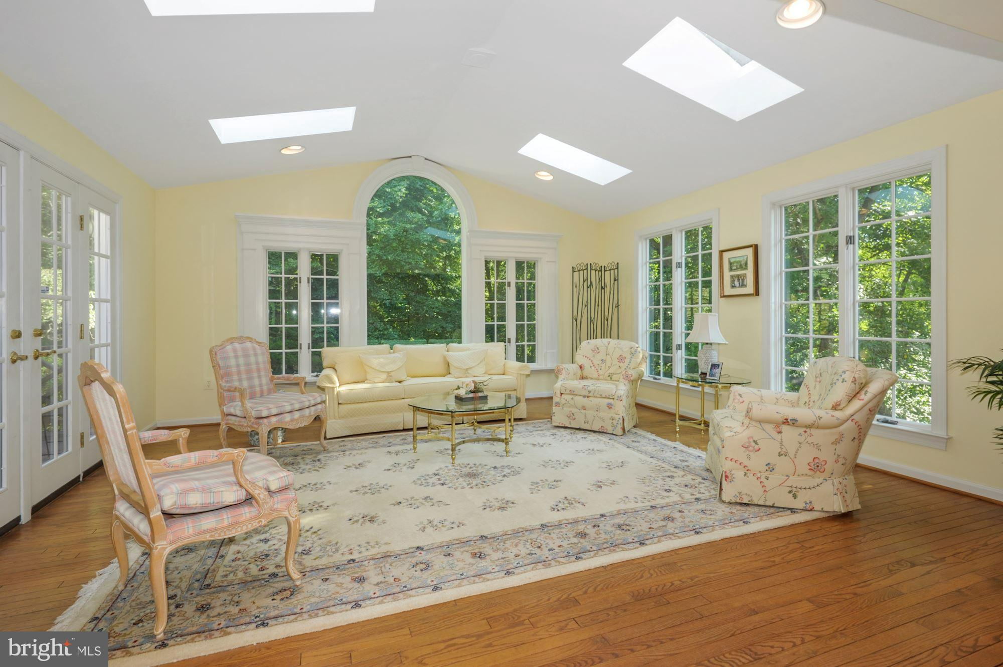 2741 Hill Road Vienna, VA 22181 - Photo 29 of 63 Bright and Open Great Room