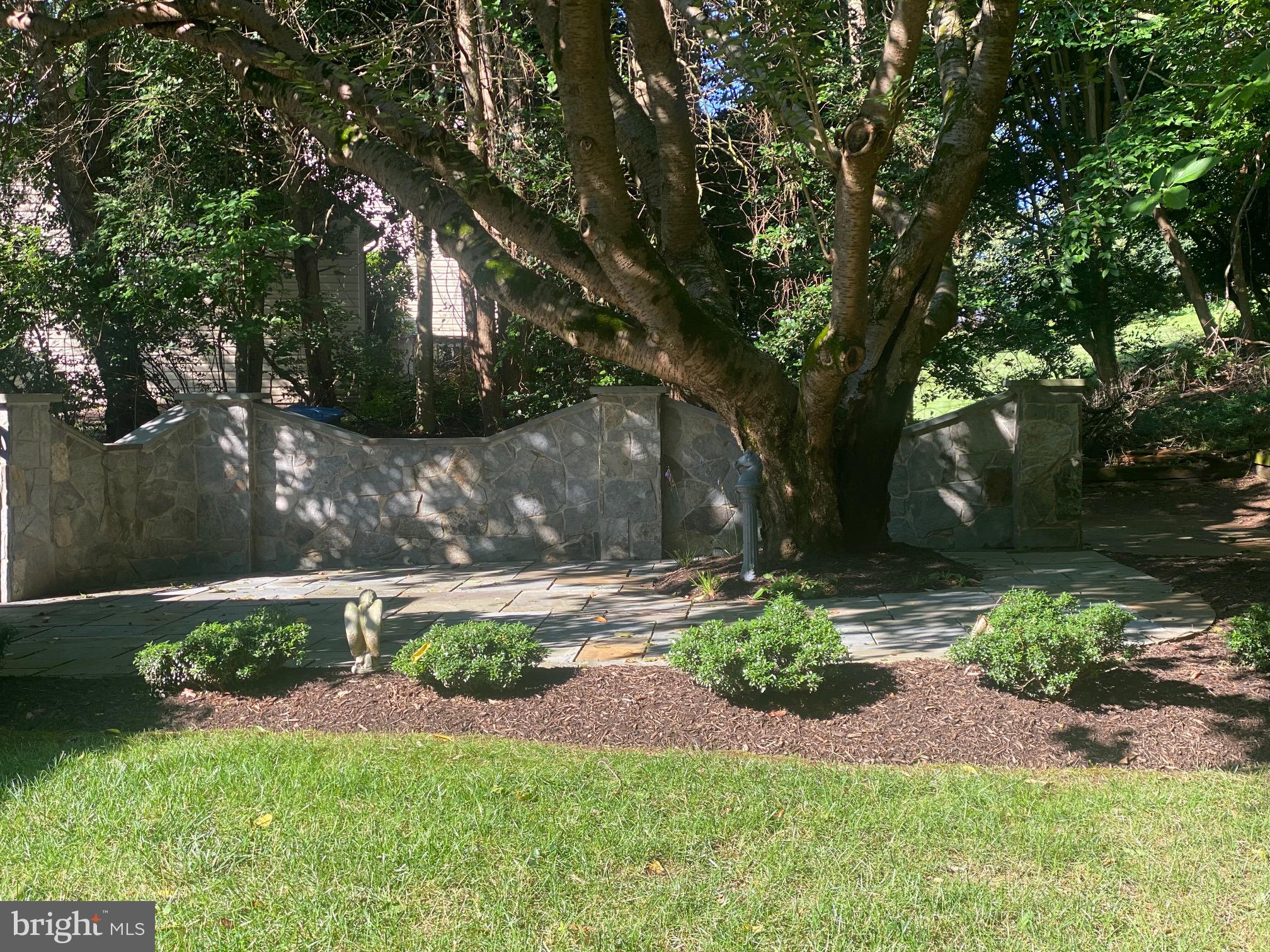 2741 Hill Road Vienna, VA 22181 - Photo 61 of 63 Upper level side yard patio