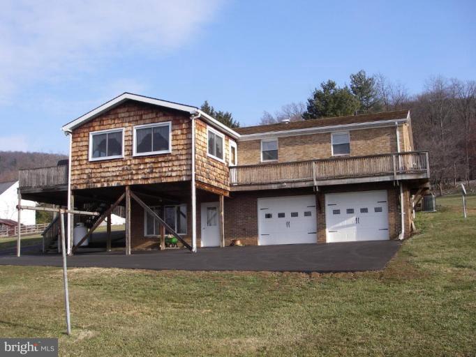 13606 Edgemont Road Smithsburg, MD 21783 - Photo 2 of 8 Exterior (Rear)