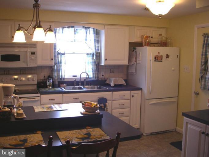 13606 Edgemont Road Smithsburg, MD 21783 - Photo 7 of 8 Kitchen