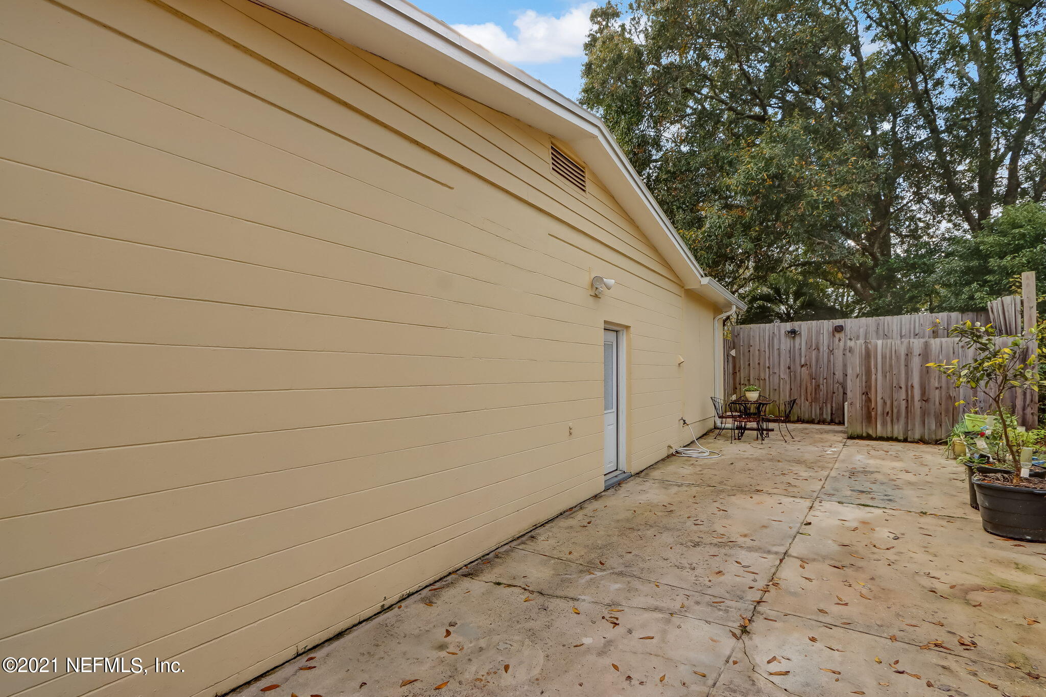 2038 W Road Jacksonville, FL 32216 - Photo 38 of 44 driveway