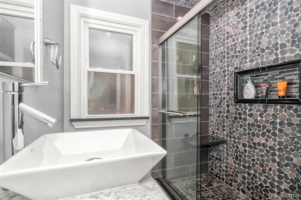 146 Meridan Street Dearborn, MI 48124 - Photo 21 of 45