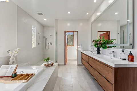 $1,899,000 | 13454 Campus Drive, Oakland, CA 94619