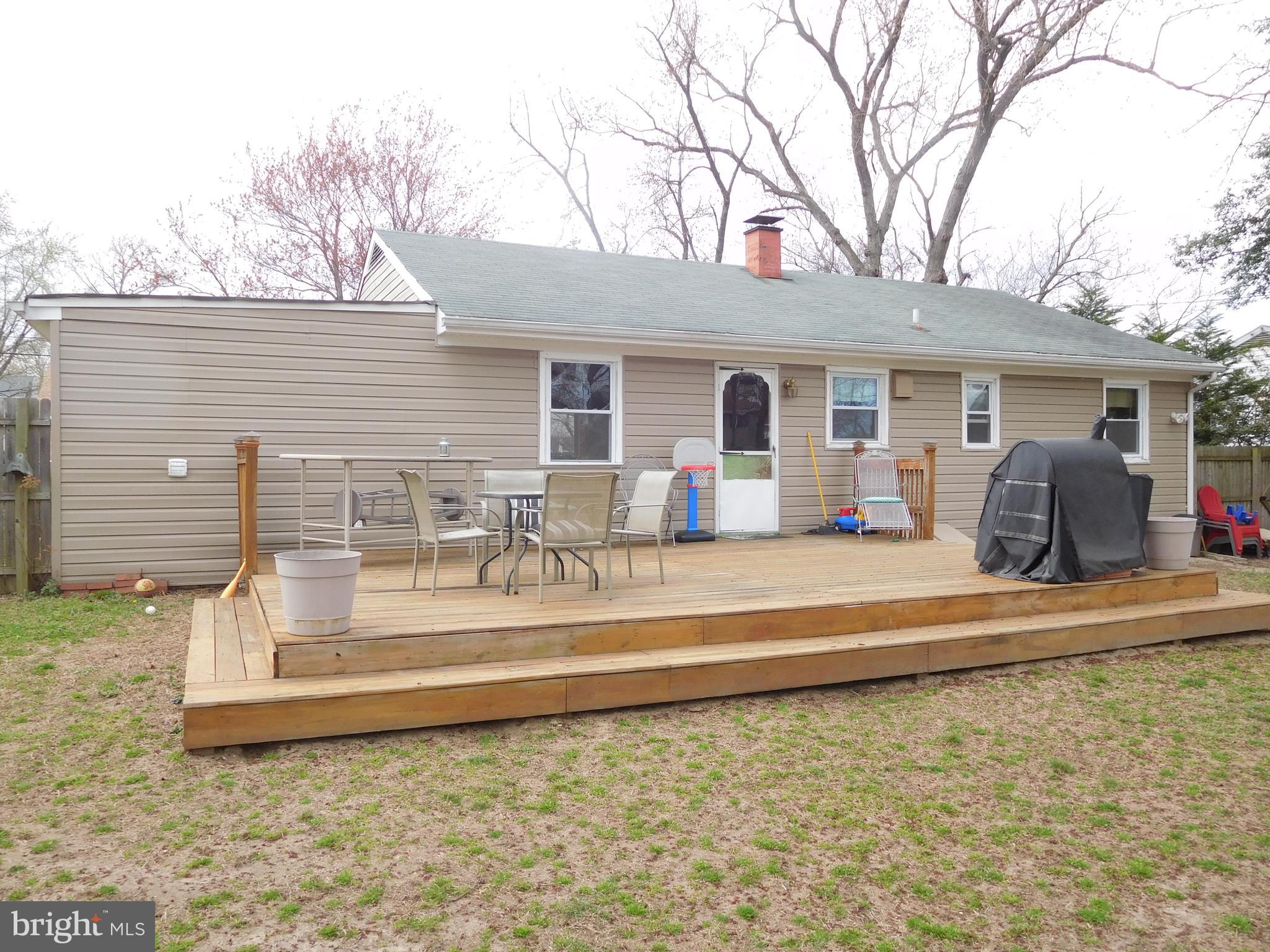255 Meadow Road Pasadena, MD 21122 - Photo 3 of 16 Gallery Image 3