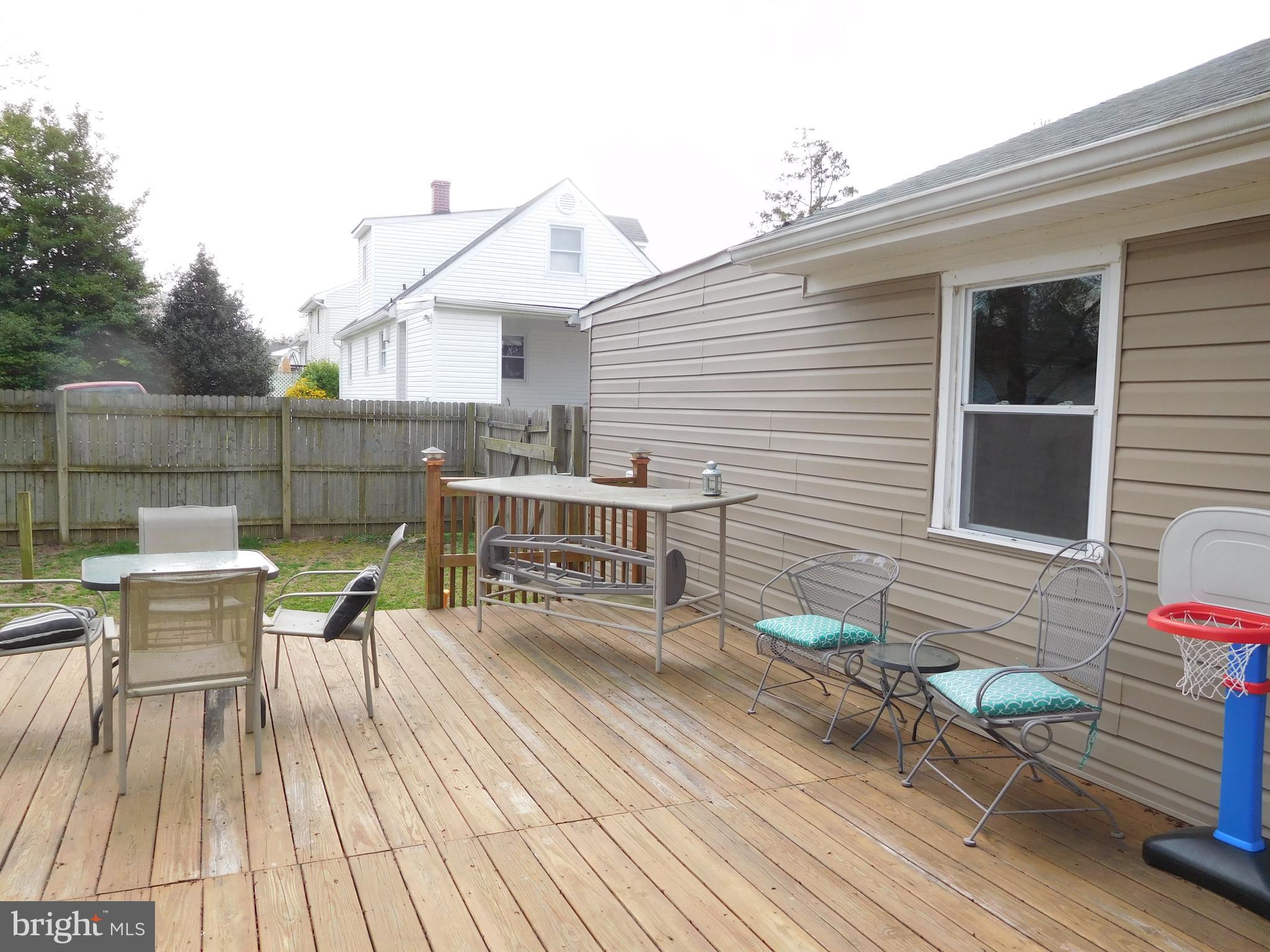 255 Meadow Road Pasadena, MD 21122 - Photo 4 of 16 Gallery Image 4