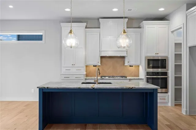 $999,900 | 8013 Payne Street, Shawnee, KS 66218