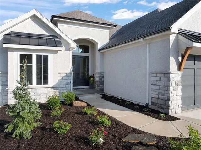 $999,900 | 8013 Payne Street, Shawnee, KS 66218