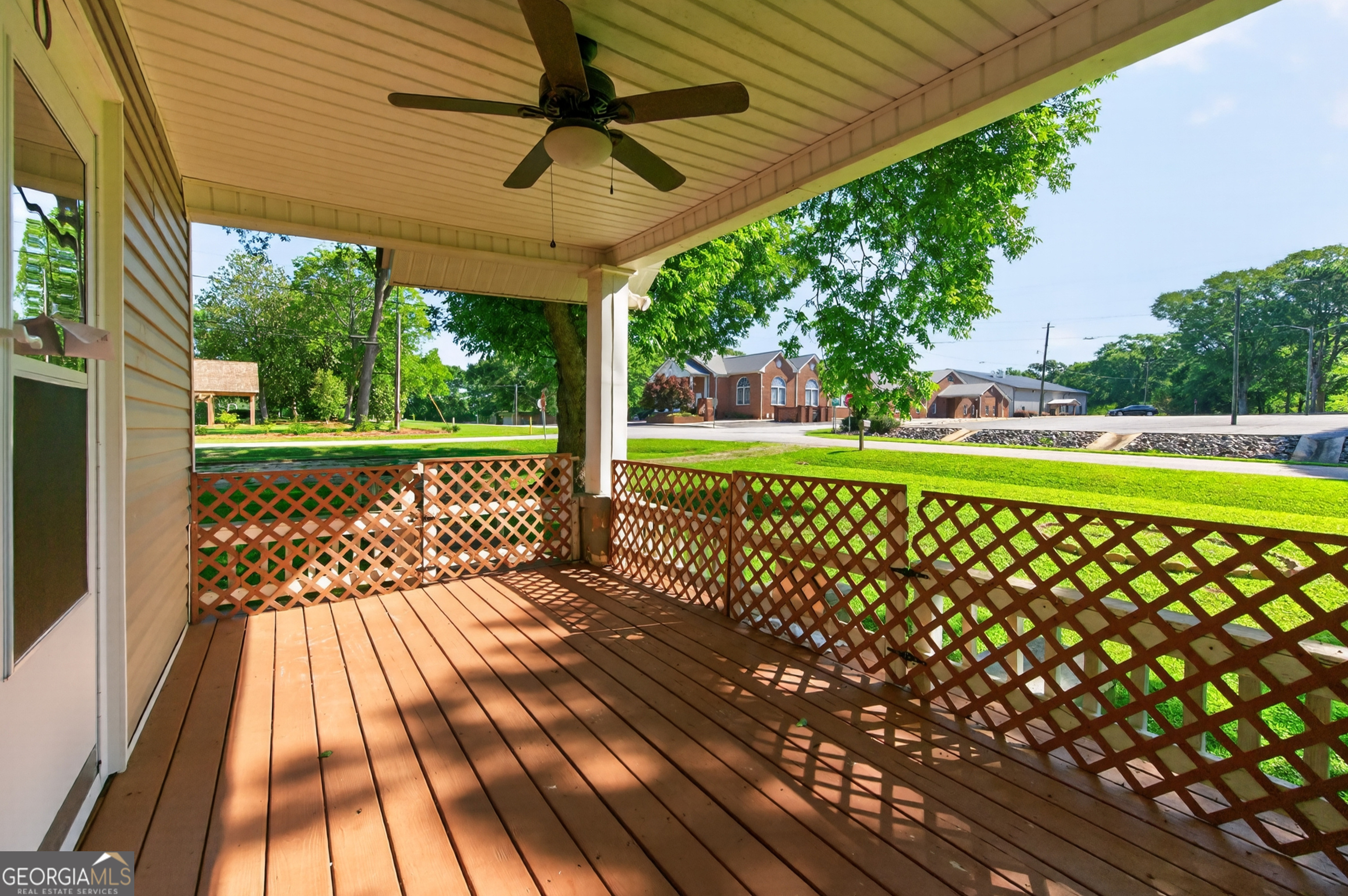 98 South 5th Street Colbert, GA 30628 - Photo 3 of 43