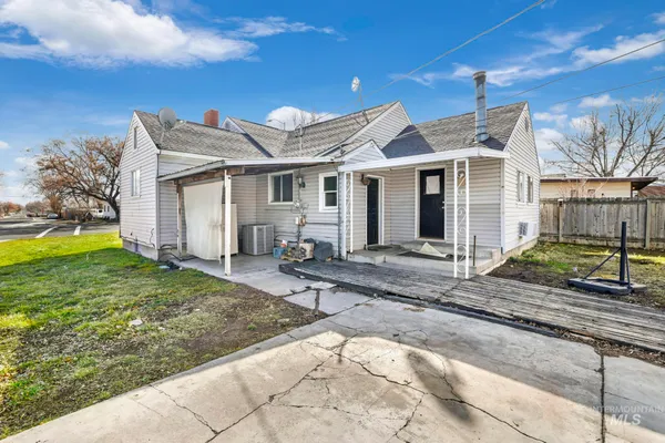 $500,000 | 125 Shoup Avenue West, Twin Falls, ID 83301