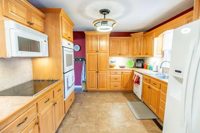 $299,000 | 1406 Northfield Park Boulevard, Warrensburg, MO 64093